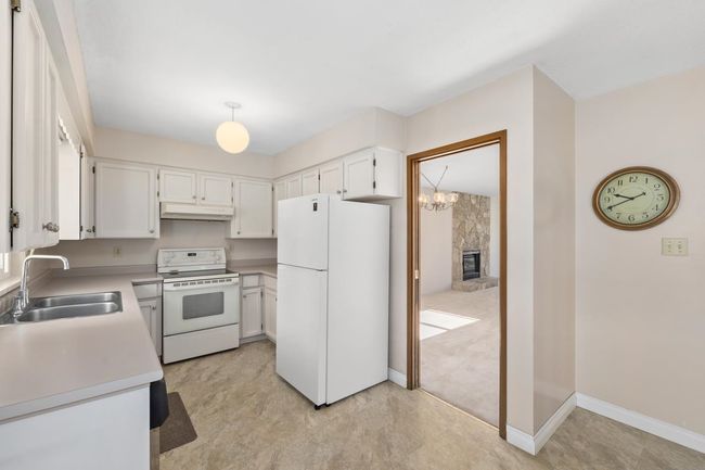 1605 Hemlock Pl, House other with 3 bedrooms, 3 bathrooms and 6 parking in Port Moody BC | Image 12