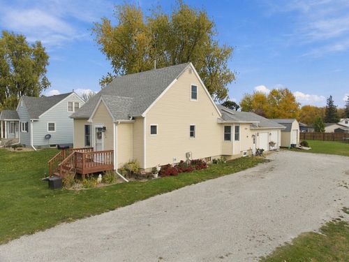 210 S Maple St, Sumner, IA, 50674-1246 | Card Image