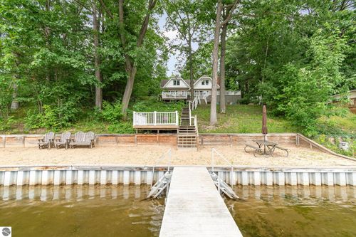 7670 Five Lakes Dr, Farwell, MI, 48622-9417 | Card Image