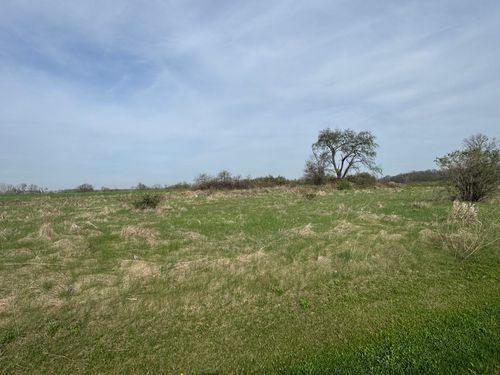 104 Kyle Ln, Kirkland, IL, 60146-7908 | Card Image