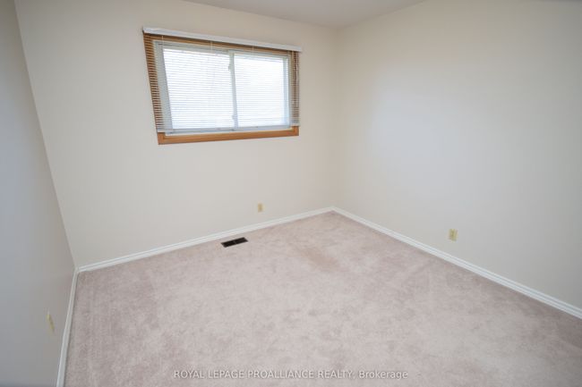 8 Walden Cir, House other with 3 bedrooms, 1 bathrooms and 4 parking in Belleville ON | Image 9