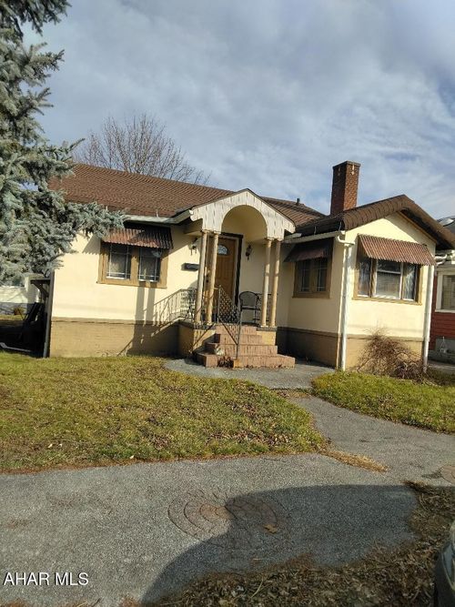 201 E Southey Ave, Altoona, PA, 16602-4118 | Card Image