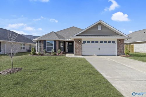 9102 Eagle Trace Dr Se, Owens Cross Roads, AL, 35763-5017 | Card Image