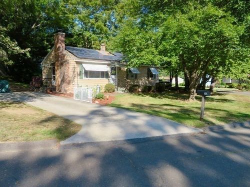 20 Meadowbrook Dr, Easthampton, MA, 01027-1338 | Card Image