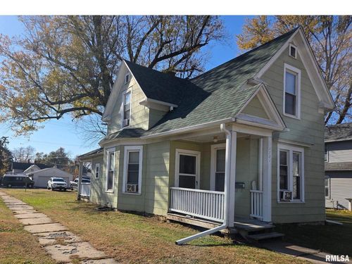 1701 W 8th St, Davenport, IA, 52802-1034 | Card Image