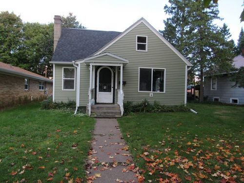 733 7th Ave S, Park Falls, WI, 54552-1051 | Card Image