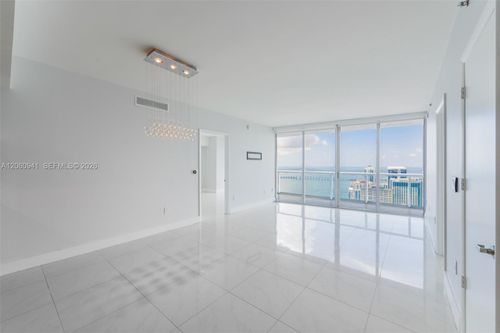 5205-495 Brickell Ave, Miami, FL, 33131-2769 | Card Image