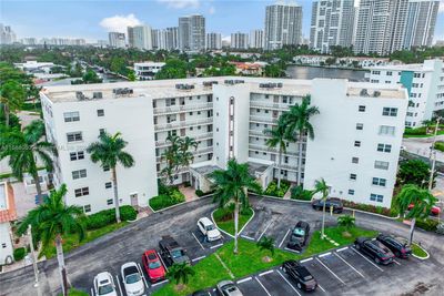 508 - 3181 S Ocean Dr, Condo with 2 bedrooms, 2 bathrooms and null parking in Hallandale Beach FL | Image 1