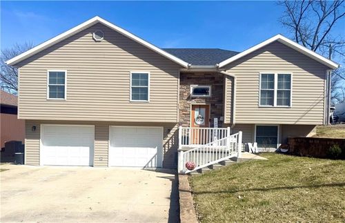 517 Davis St, Maryville, MO, 64468-1750 | Card Image