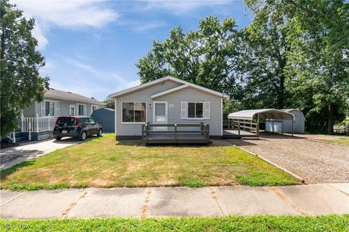 328 Broadview Ave, Barberton, OH, 44203-1107 | Card Image