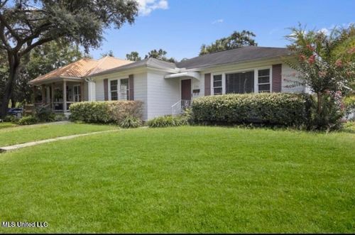 1061 Cherokee St, Biloxi, MS, 39530-1924 | Card Image