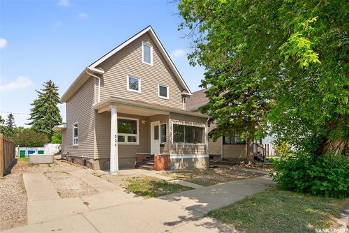 524 Saskatchewan St W, Moose Jaw, SK, S6H2T3 | Card Image