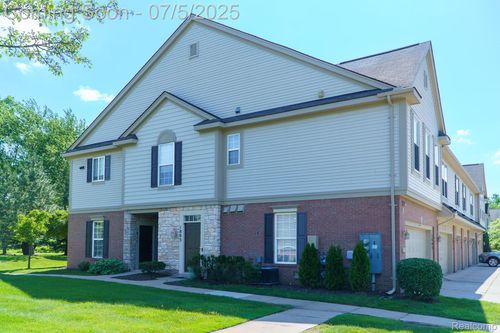 1803 Pinecroft Dr, Canton, MI, 48188-2238 | Card Image