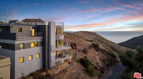 3004 Sequit Dr, MALIBU, CA, 90265-2964 | Card Image