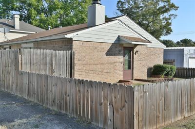 809 Pecan Street, Home with 2 bedrooms, 1 bathrooms and null parking in Brenham TX | Image 2