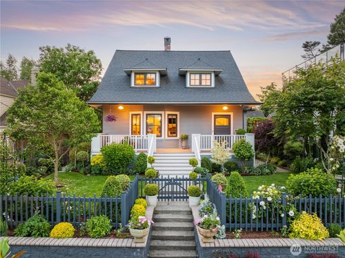 3033 27th Ave W, Seattle, WA, 98199-2828 | Card Image