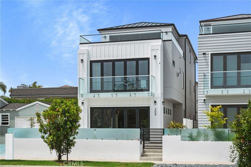 209 Huntington St, Huntington Beach, CA, 92648 | Card Image