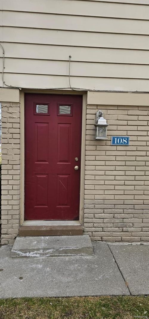 108 Princeton Dr, South Lyon, MI, 48178-1510 | Card Image