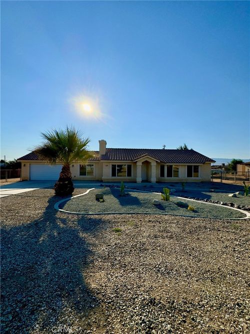 12401 Tesuque Rd, Apple Valley, CA, 92308 | Card Image