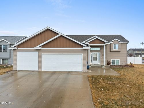 1211 34th Ave Se, Minot, ND, 58701-2994 | Card Image