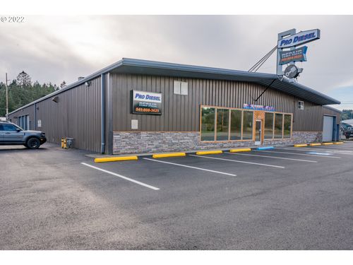 225 W Lockhart Ave, Coos Bay, OR, 97420-1444 | Card Image
