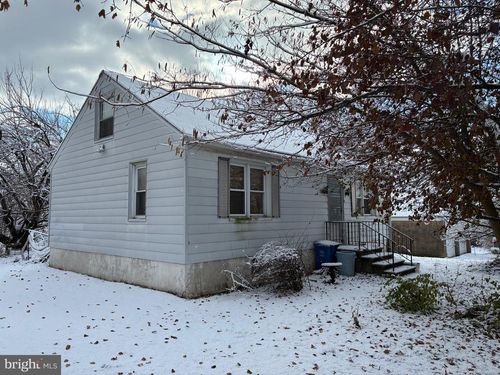 22 Monroe St, READING, PA, 19605-3102 | Card Image