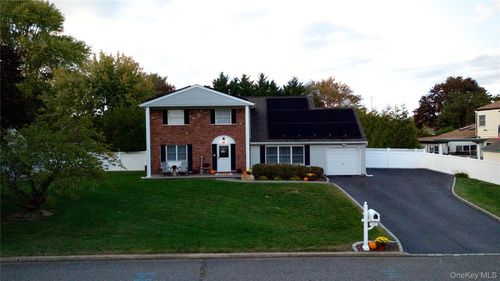 25 Hilltop Dr, Mount Sinai, NY, 11766-1716 | Card Image