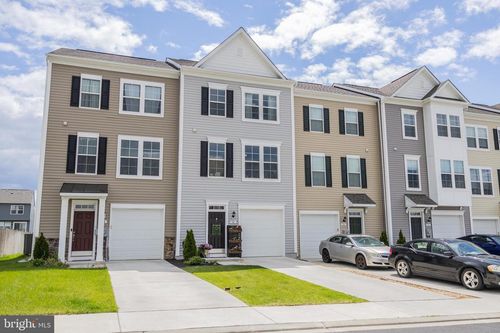 30 Kirby Ct, BUNKER HILL, WV, 25413-2300 | Card Image