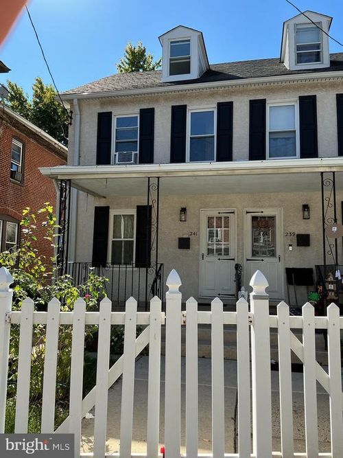 241 Fairview Rd, CRUM LYNNE, PA, 19022-1020 | Card Image