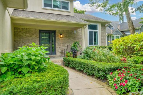5050 Whitlow Ct, Commerce Township, MI, 48382-2640 | Card Image