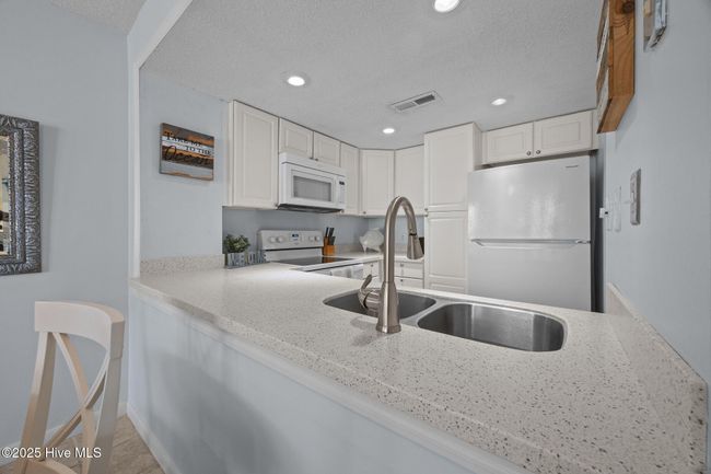 UNIT-3302 - 2000 New River Inlet Rd, Condo with 2 bedrooms, 2 bathrooms and null parking in N Topsail Beach NC | Image 5