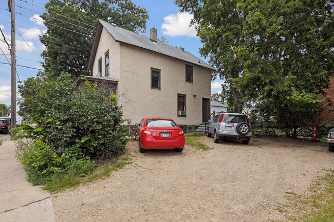 Off-Street Parking in Driveway/back lot | Image 60