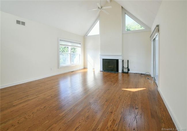 Living Room | Image 16