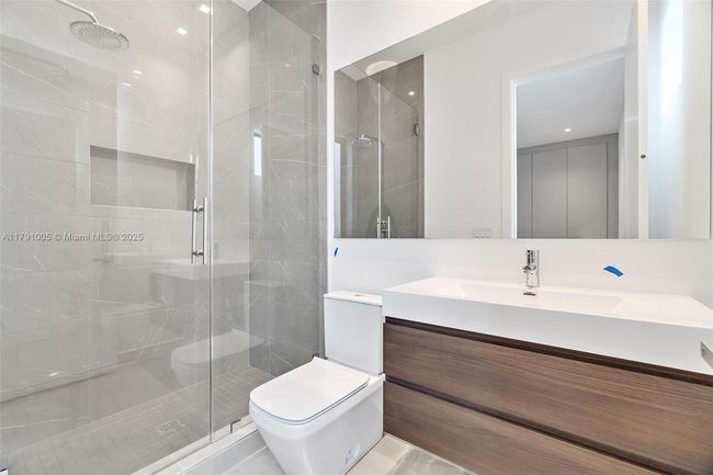 6818 - 6818 Nw 104 Th Ct, House other with 4 bedrooms, 5 bathrooms and null parking in Doral FL | Image 27