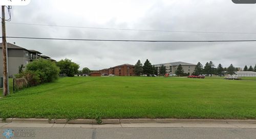 3216 Broadway N, Fargo, ND, 58102-1022 | Card Image