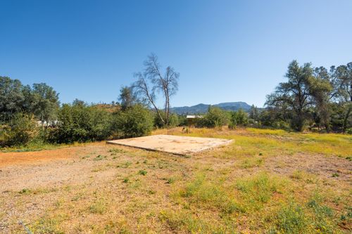 13679 Old Oregon Trl, Redding, CA, 96003-7454 | Card Image