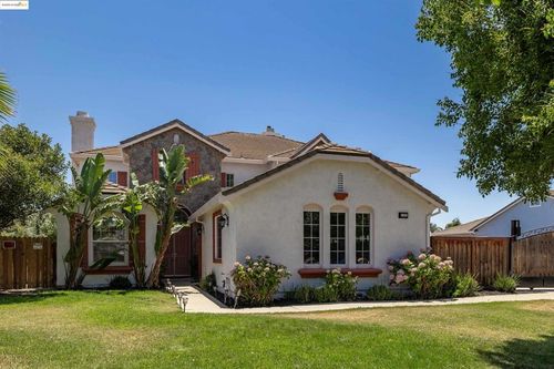 1300 Baylaurel Ct, Brentwood, CA, 94513-7211 | Card Image