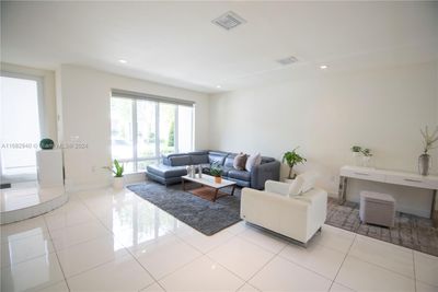 6475 - 6475 Nw 104th Ct, Townhouse with 3 bedrooms, 2 bathrooms and null parking in Doral FL | Image 3