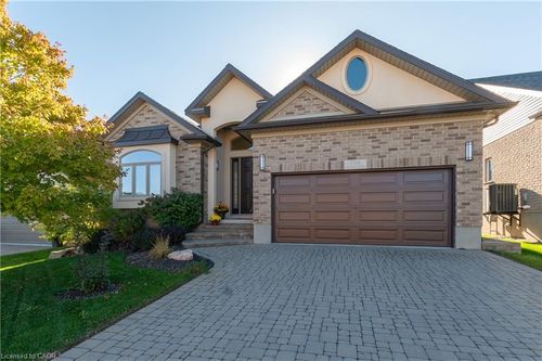 198 Piccadilly Sq, New Hamburg, ON, N3A0C7 | Card Image