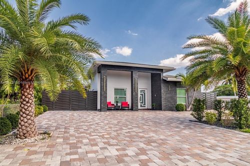 580 Kansas Ave, West Palm Beach, FL, 33406-3113 | Card Image