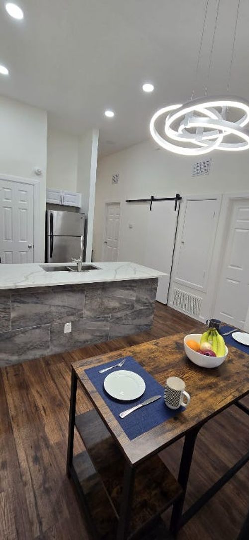 apt-305-2216 San Gabriel St, Austin, TX, 78705-5034 | Card Image
