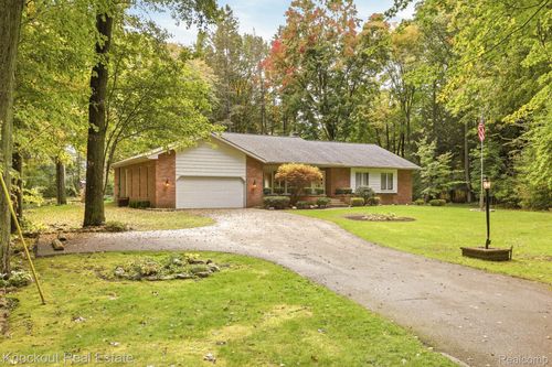 1166 E Phillips Ct, Midland, MI, 48640-8612 | Card Image