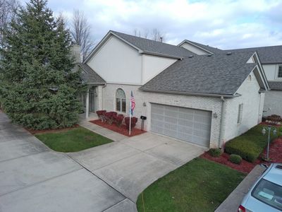 11104 Karen Drive, Townhouse with 2 bedrooms, 2 bathrooms and 2 parking in Orland Park IL | Image 1