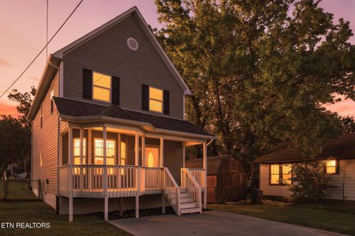 425 Atlantic Ave, Knoxville, TN, 37917-4202 | Card Image