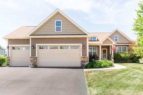 2331 Coventry Cir S, Sycamore, IL, 60178-8936 | Card Image
