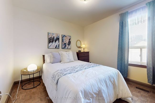 140 Lisgar St, House attached with 3 bedrooms, 2 bathrooms and null parking in Toronto ON | Image 15