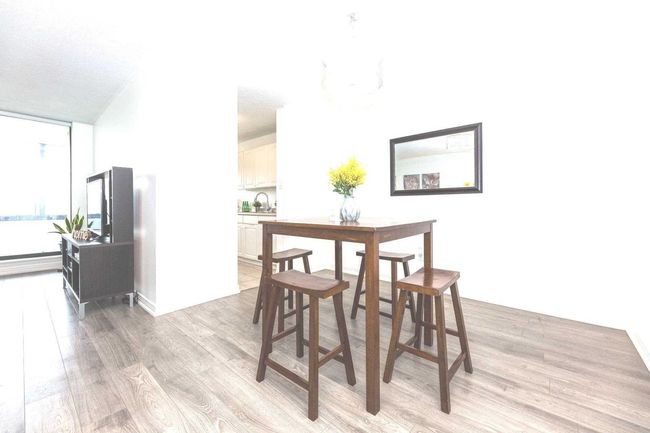 1404 - 25 Kensington Rd, Condo with 2 bedrooms, 1 bathrooms and 1 parking in Brampton ON | Image 8