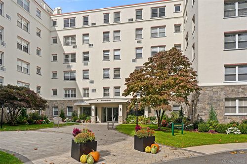 6i-2 Stoneleigh Plaza, Eastchester, NY, 10708 | Card Image