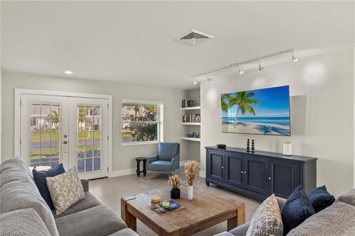 7 Crooked Ln, NAPLES, FL, 34112-0202 | Card Image