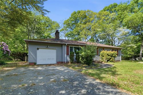 35 Elmwood Dr, North Kingstown, RI, 02852-1721 | Card Image